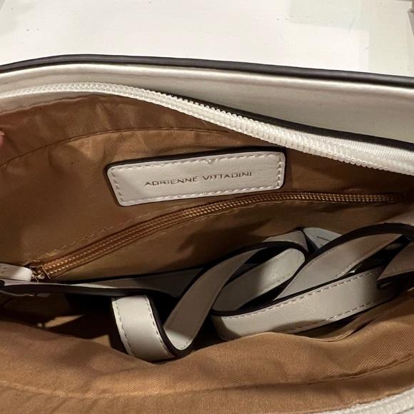 Adrienne Vittadini- White woven crossbody handbag - Picture 2 of 2